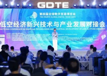 数贸会低空展区人气火爆 杭州“3+1”场景勾勒低空经济新图景