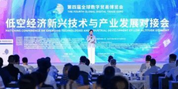 数贸会低空展区人气火爆 杭州“3+1”场景勾勒低空经济新图景