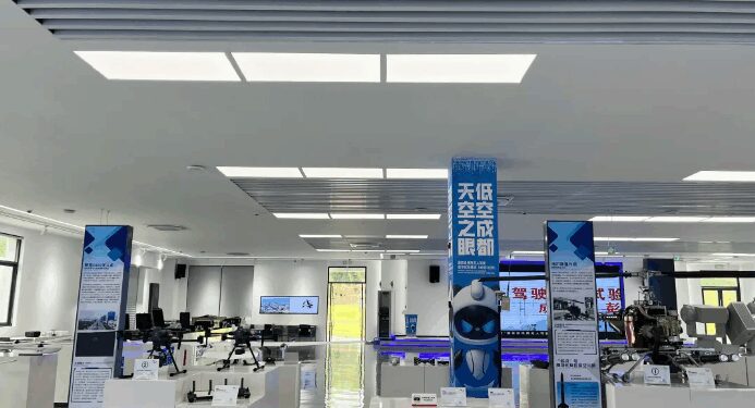 坐拥全国首个“无人机4S店”、日均飞行超200架次的国家级民用无人驾驶航空试验基地