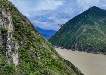 未来无人机什么样？如何引领低空经济未来？众专家四川甘孜现场感受论道给答案