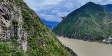 未来无人机什么样？如何引领低空经济未来？众专家四川甘孜现场感受论道给答案