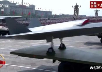 中国93阅兵公开多款隐身无人机，又让西方媒体“上当”一次！