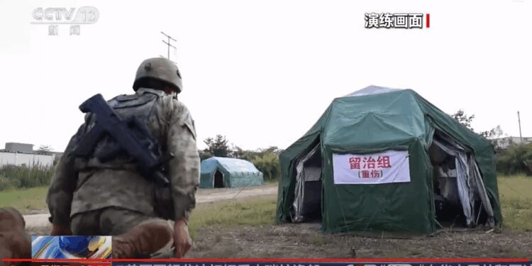 无人机搜救、无人运输车护送 陆军卫勤演练科技感拉满