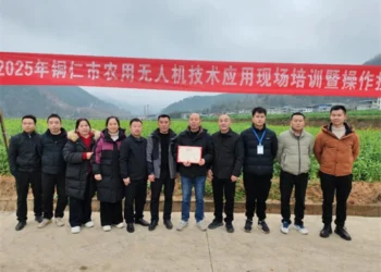 低空经济为现代农业添“新翼”——印江新农人黄敏的无人机探索之旅