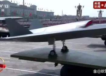 中国93阅兵公开多款隐身无人机，又让西方媒体“上当”一次！