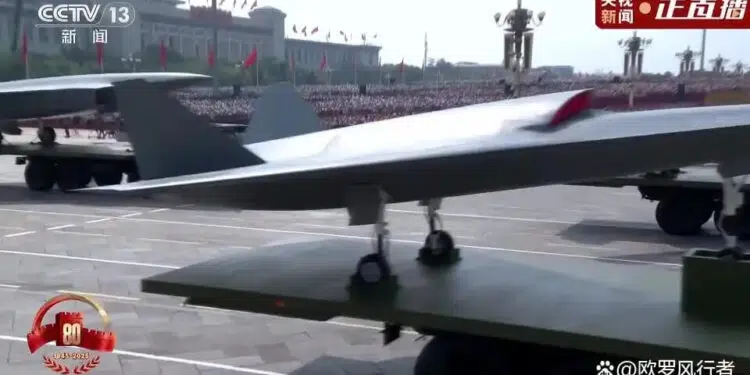 中国93阅兵公开多款隐身无人机，又让西方媒体“上当”一次！