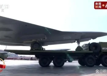 中国93阅兵公开多款隐身无人机，又让西方媒体“上当”一次！