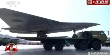 中国93阅兵公开多款隐身无人机，又让西方媒体“上当”一次！