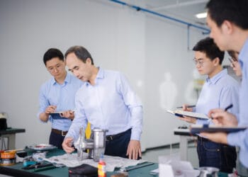 飞得更高、更远、更久，浙江科学家让无人机拥有“强心脏”