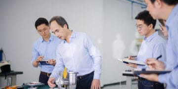 飞得更高、更远、更久,浙江科学家让无人机拥有“强心脏”