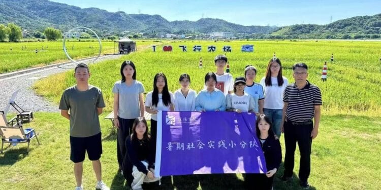 “低空经济+农业”,看农创客重写乡村振兴青春脚本——宸阳书院实践团赴亿飞未来绍兴无人机科技有限公司开展实践调研